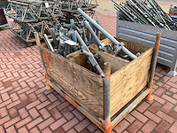 Partij bouwlift verankeringen - afbeelding 1 van  4