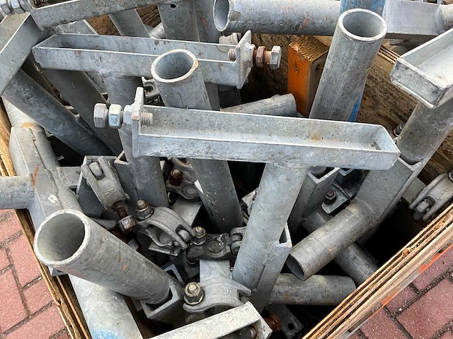 Partij bouwlift verankeringen - afbeelding 3 van  4