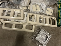Partij bouwmarkt artikelen w.o. afdekramen, pvc beugels, w.o. walraven, niko - afbeelding 9 van  11