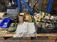 Partij bouwmarkt artikelen w.o. diverse soorten tape, werkkleding - afbeelding 1 van  9