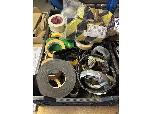 Partij bouwmarkt artikelen w.o. diverse soorten tape, werkkleding - afbeelding 5 van  9