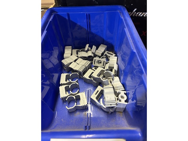 Partij bouwmarkt artikelen w.o. diverse soorten tape, werkkleding - afbeelding 8 van  9
