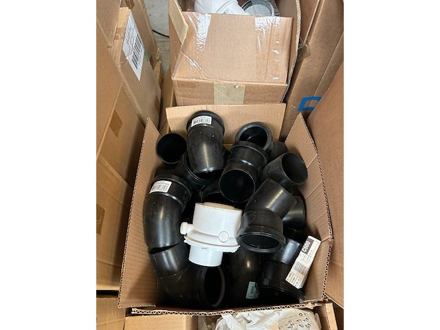 Partij bouwmarktartikelen w.o. diverse pvc buismateriaal buis delen/bochten - afbeelding 5 van  7
