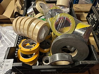 Partij bouwmarktartikelen w.o. werkkleding, diverse soorten tape, w.o. stier - afbeelding 2 van  9
