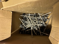 Partij bouwmarktartikelen w.o. werkkleding, diverse soorten tape, w.o. stier - afbeelding 7 van  9