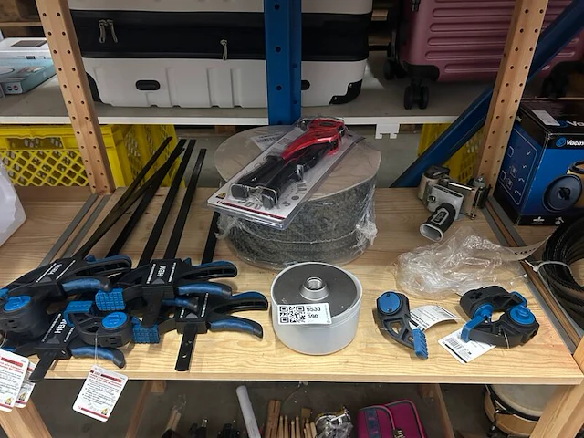Partij bouwmarktmaterialen w.o. snelspanlijmklemmen w.o. hbm, activa - afbeelding 1 van  8