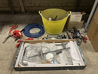 Partij bouwmaterialen en badkameraccessoires - afbeelding 1 van  8