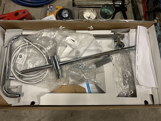 Partij bouwmaterialen en badkameraccessoires - afbeelding 2 van  8