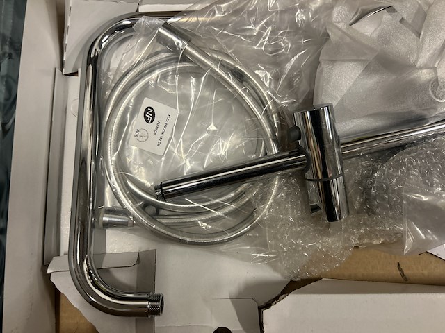 Partij bouwmaterialen en badkameraccessoires - afbeelding 3 van  8