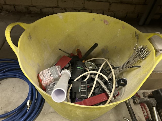 Partij bouwmaterialen en badkameraccessoires - afbeelding 6 van  8