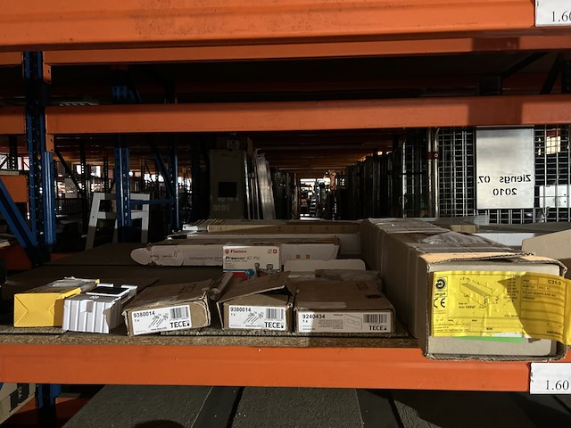 Partij bouwmaterialen en elektronica w.o. tece, magnum mrc, jaca - afbeelding 1 van  8