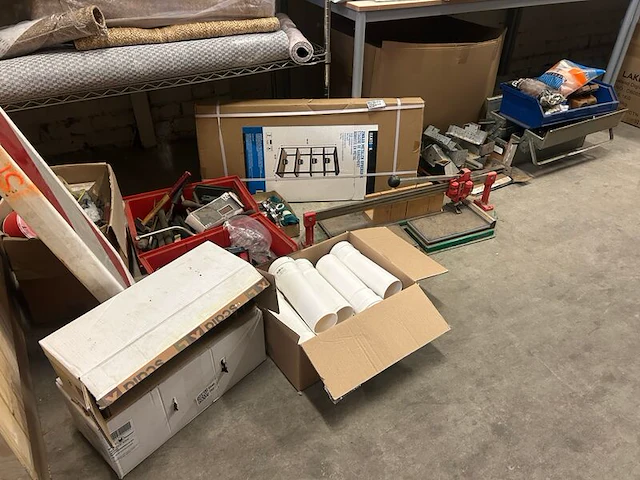 Partij bouwmaterialen, zwaar handgereedschap en werkplaatsbenodigdheden w.o. handson - afbeelding 1 van  12
