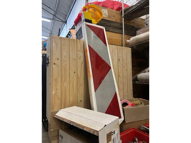 Partij bouwmaterialen, zwaar handgereedschap en werkplaatsbenodigdheden w.o. handson - afbeelding 5 van  12