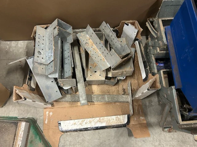 Partij bouwmaterialen, zwaar handgereedschap en werkplaatsbenodigdheden w.o. handson - afbeelding 10 van  12