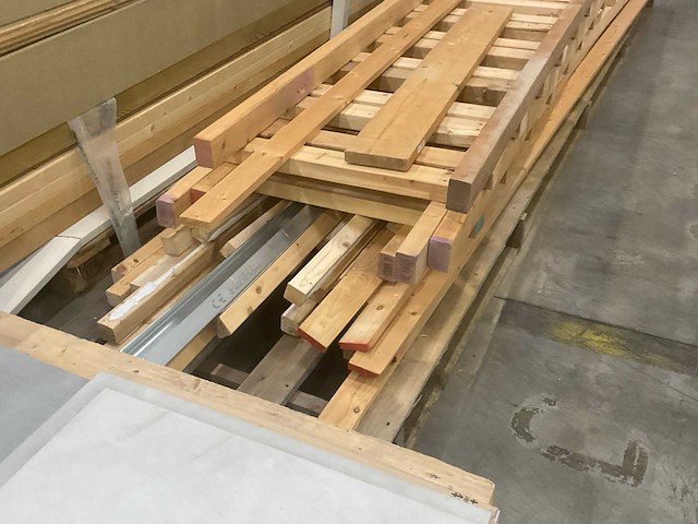 Partij bouwmaterialen - afbeelding 3 van  3