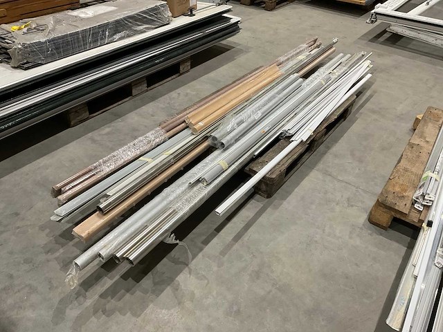 Partij bouwmaterialen - afbeelding 1 van  8