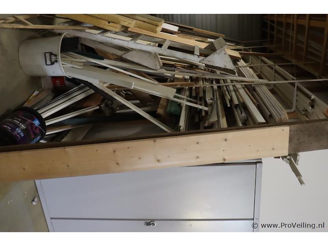 Partij bouwplanken en afwerkprofielen - afbeelding 3 van  13