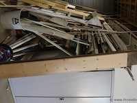 Partij bouwplanken en afwerkprofielen - afbeelding 3 van  13