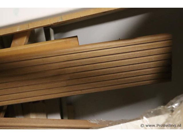 Partij bouwplanken en afwerkprofielen - afbeelding 4 van  13