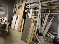 Partij bouwplanken en afwerkprofielen - afbeelding 1 van  13