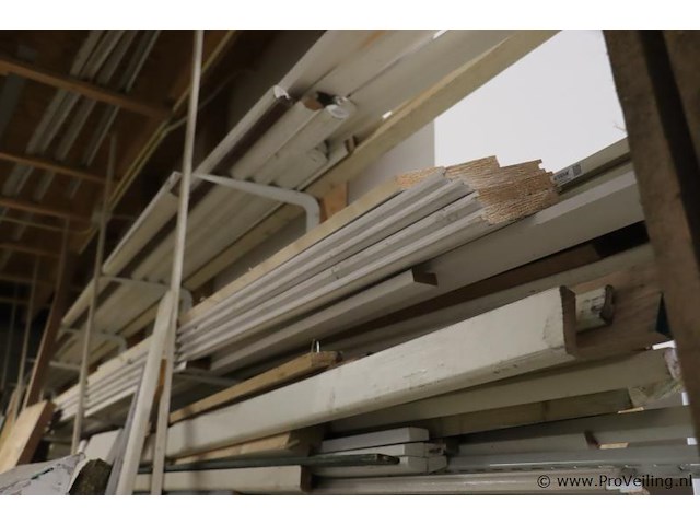 Partij bouwplanken en afwerkprofielen - afbeelding 6 van  13