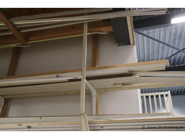 Partij bouwplanken en afwerkprofielen - afbeelding 7 van  13