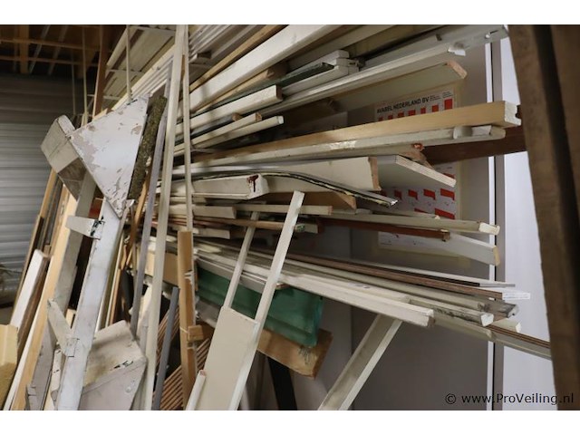 Partij bouwplanken en afwerkprofielen - afbeelding 8 van  13