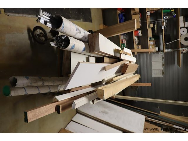 Partij bouwplanken en afwerkprofielen - afbeelding 10 van  13