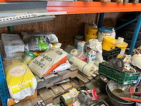 Partij bouwstoffen op pallet (3x) - afbeelding 1 van  5