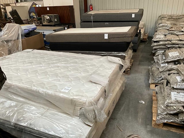 Partij boxspring toebehoren - afbeelding 1 van  7