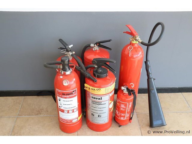 Partij brandblussers, diverse soorten o.a. 6kg abc poeder & 9ltr schuim - afbeelding 1 van  7