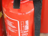 Partij brandblussers, diverse soorten o.a. 6kg abc poeder & 9ltr schuim - afbeelding 4 van  7