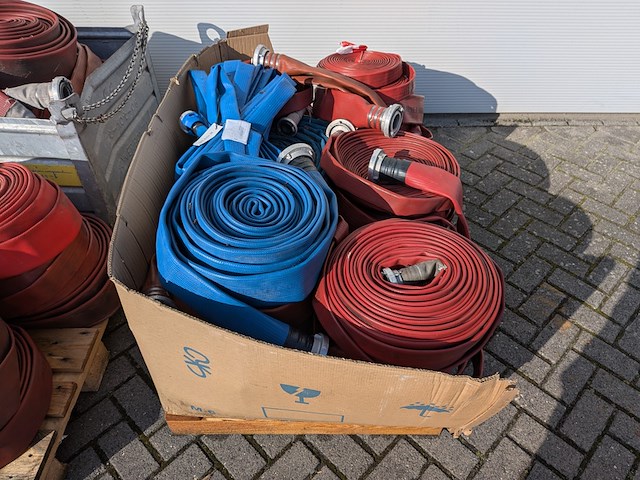 Partij brandslangen - afbeelding 6 van  9