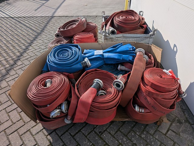 Partij brandslangen - afbeelding 7 van  9