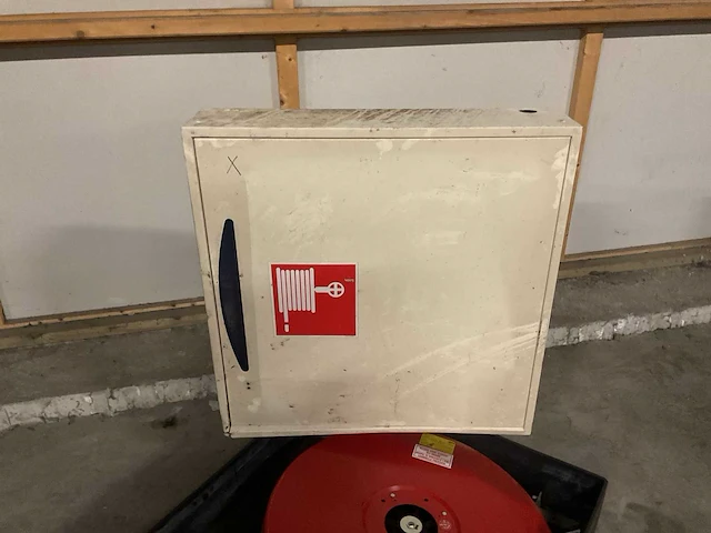Partij brandveiligheidsmaterieel - afbeelding 4 van  4