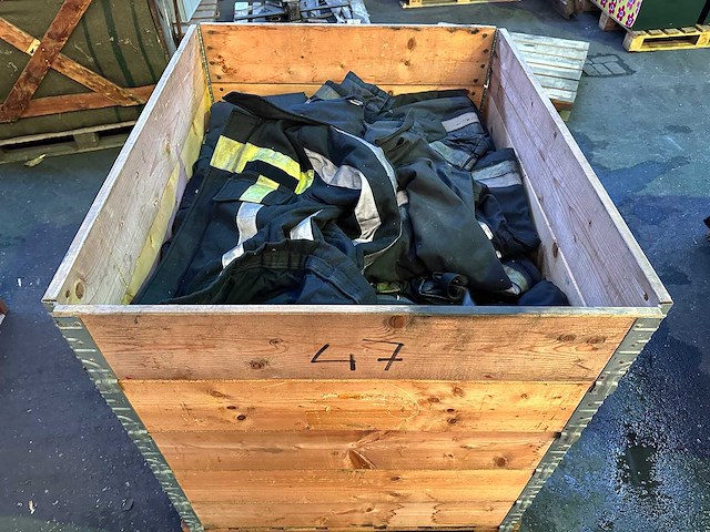 Partij brandweerkleding - afbeelding 2 van  4