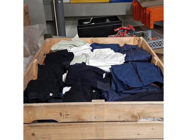 Partij broeken en overhemden - afbeelding 3 van  10