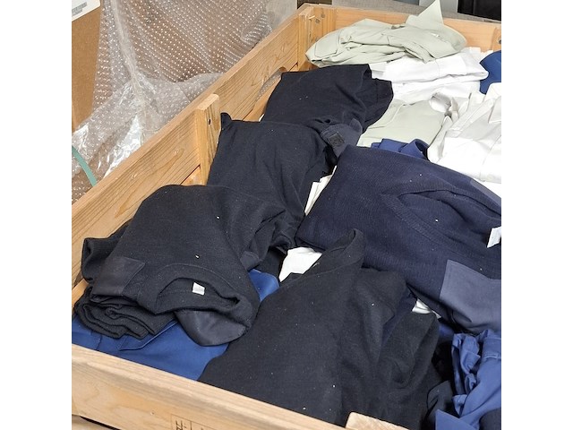 Partij broeken en overhemden - afbeelding 7 van  10