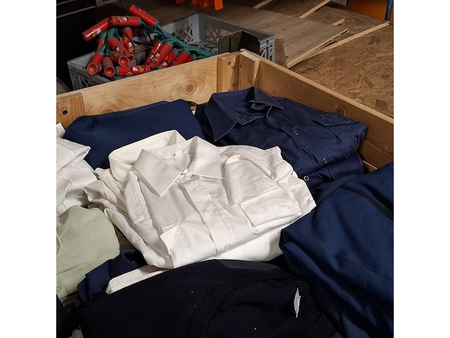 Partij broeken en overhemden - afbeelding 8 van  10