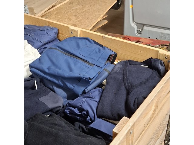 Partij broeken en overhemden - afbeelding 9 van  10