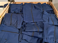 Partij broeken, overhemden en diverse kleding - afbeelding 4 van  7