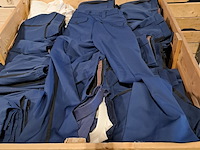 Partij broeken, overhemden en diverse kleding - afbeelding 6 van  7