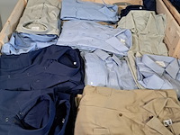 Partij broeken, overhemden en diverse kleding - afbeelding 3 van  7