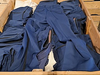 Partij broeken, overhemden en diverse kleding - afbeelding 6 van  7