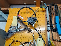 Partij brommobielonderdelen en pakkingen - afbeelding 2 van  8