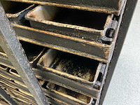 Partij broodkoppels / stokbrood ovenplaten in 4 ovenwagens - afbeelding 5 van  9