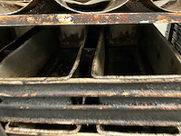 Partij broodkoppels / stokbrood ovenplaten in 4 ovenwagens - afbeelding 9 van  9