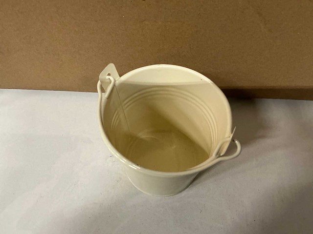 Partij bucket sevilla zinc ø8,2xh7,2cm es7 cream gloss (1200x) - afbeelding 1 van  4