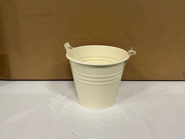 Partij bucket sevilla zinc ø9,6xh8cm es8,5 cream gloss (1080x) - afbeelding 1 van  5