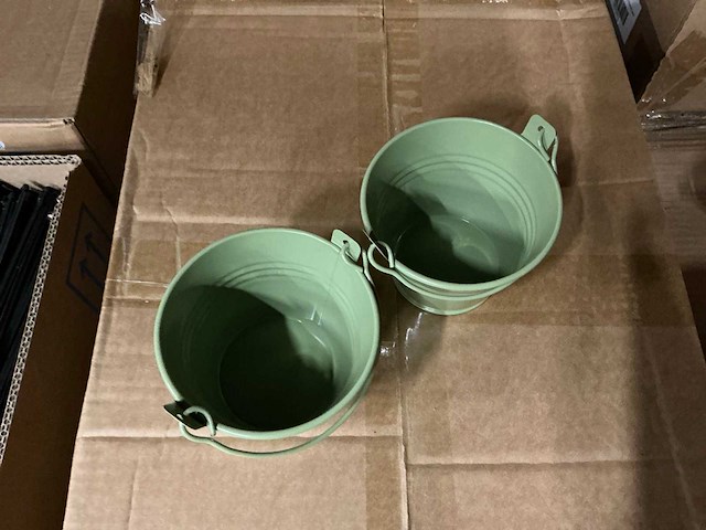 Partij bucket sevilla zinc ø9,6xh8cm es8,5 green matt (1890x) - afbeelding 2 van  5